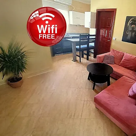Moon - Apartment With Swimming Pool And Bbq Terrace In Center City Hrg