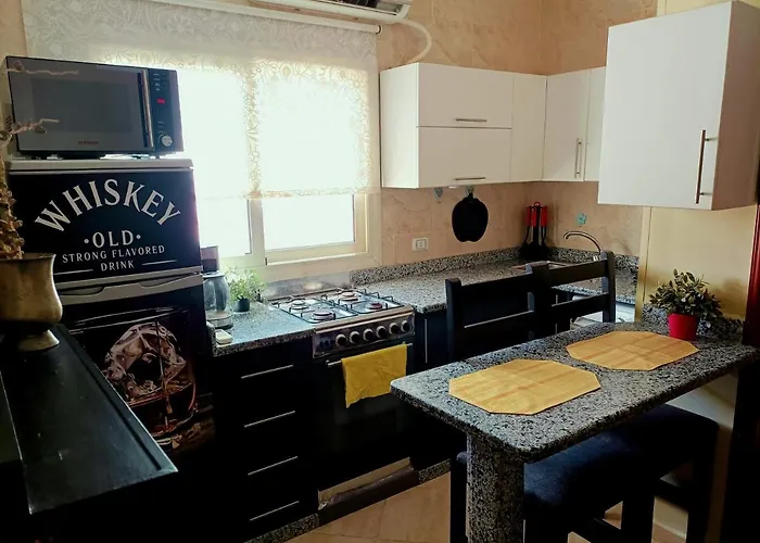 Moon - With Swimming Pool And Bbq Terrace In Center Hrg * Hurghada